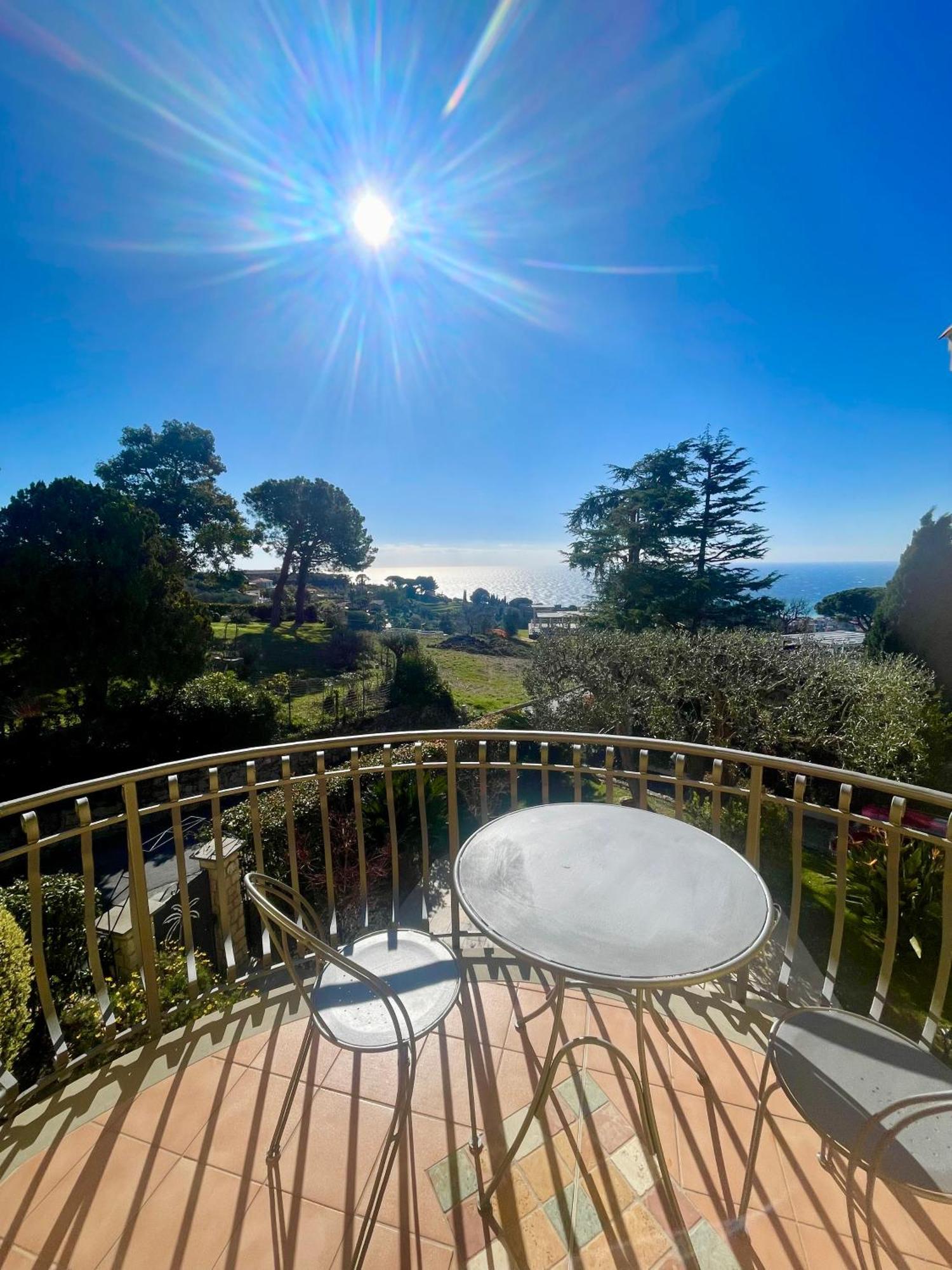Villa Gaia - B&B La Finestra Sul Mare exclusive Villa&guest house Bordighera Extérieur photo