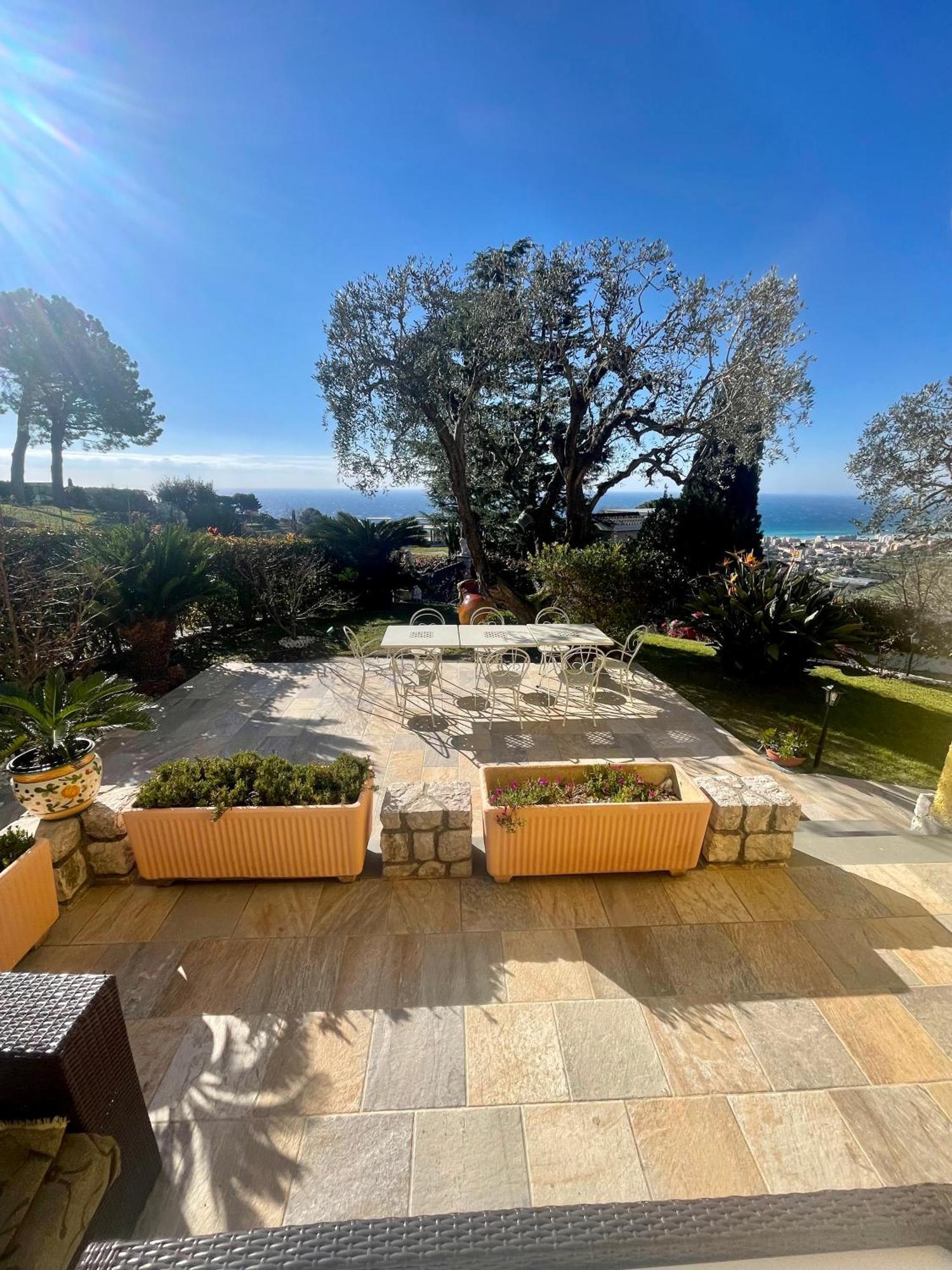 Villa Gaia - B&B La Finestra Sul Mare exclusive Villa&guest house Bordighera Extérieur photo